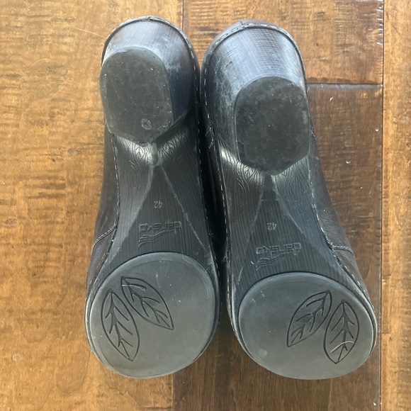 Dansko Nancy black leather clogs with scallop detail. US 10 EU 42 - Picture 6 of 7